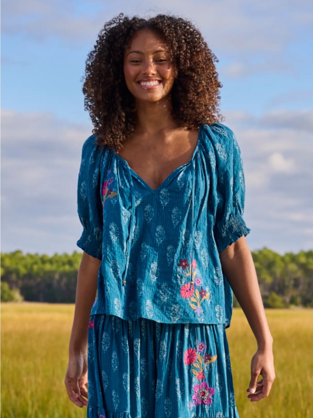 Natural Life Dara Top M Block Stamp Indigo Floral Embroidered Boho